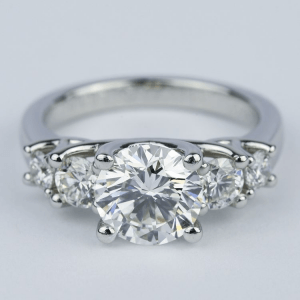 Do's and Don'ts: Shopping Diamond Engagement Rings for Women