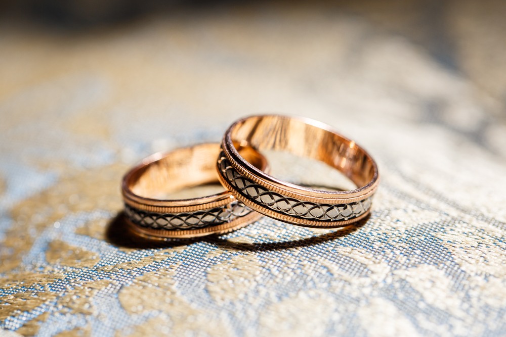Gold wedding ring with an engraving