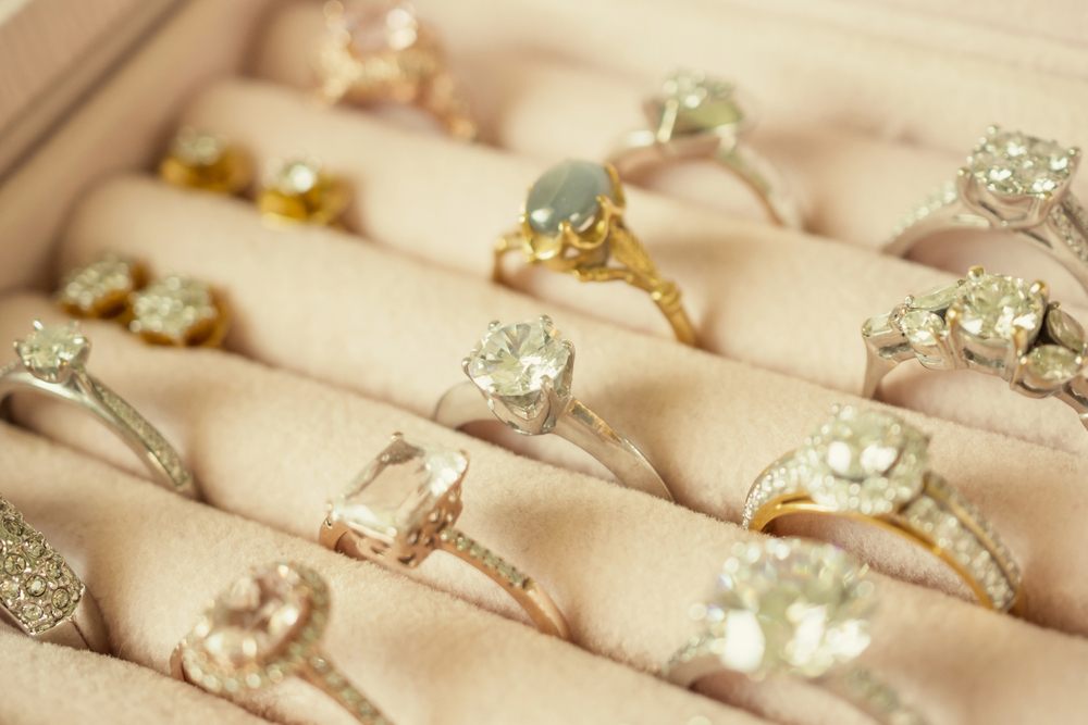 difference between buying online and buying at a local jewelry store
